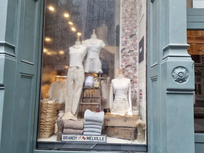 Brandy Melville - Flagship 6