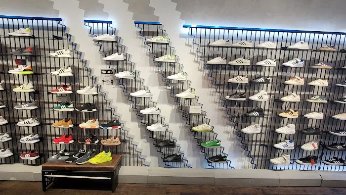 Originals Flagship Store New York, Spring Street 8