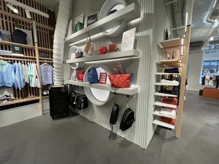 Lacoste 9