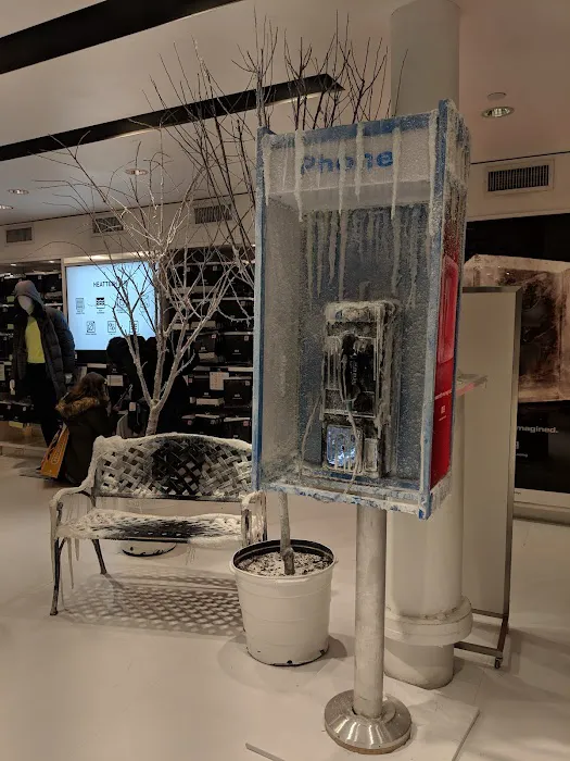 UNIQLO Soho Store 3