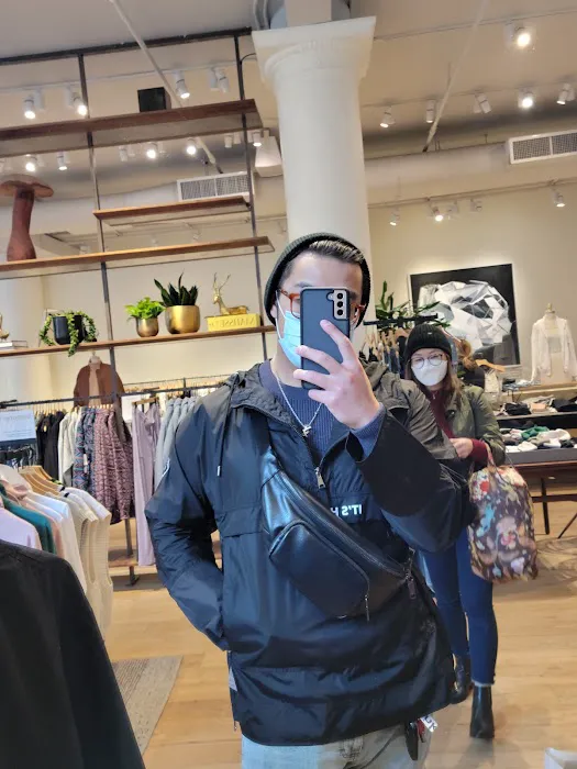 Aritzia 8