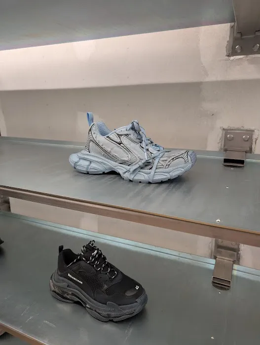 BALENCIAGA 5