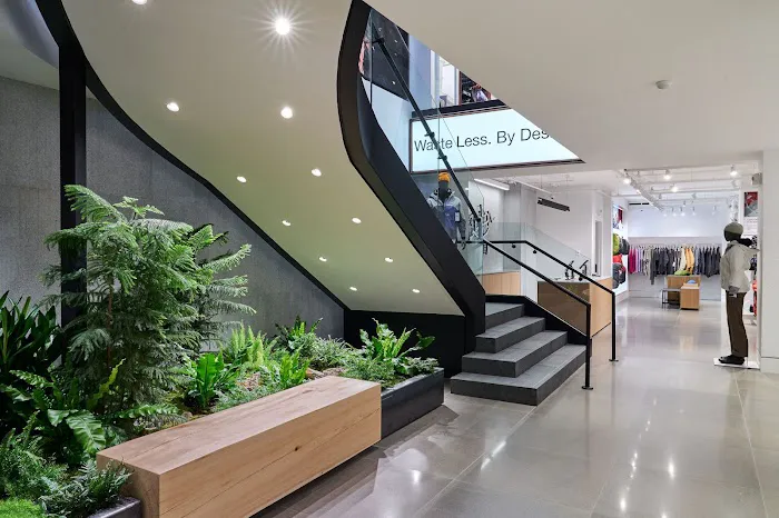 Arc'teryx Broadway Alpha Store 8