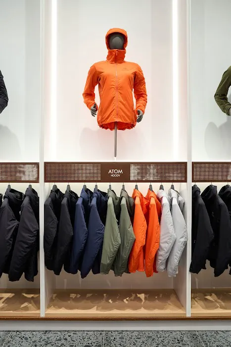 Arc'teryx Broadway Alpha Store 3
