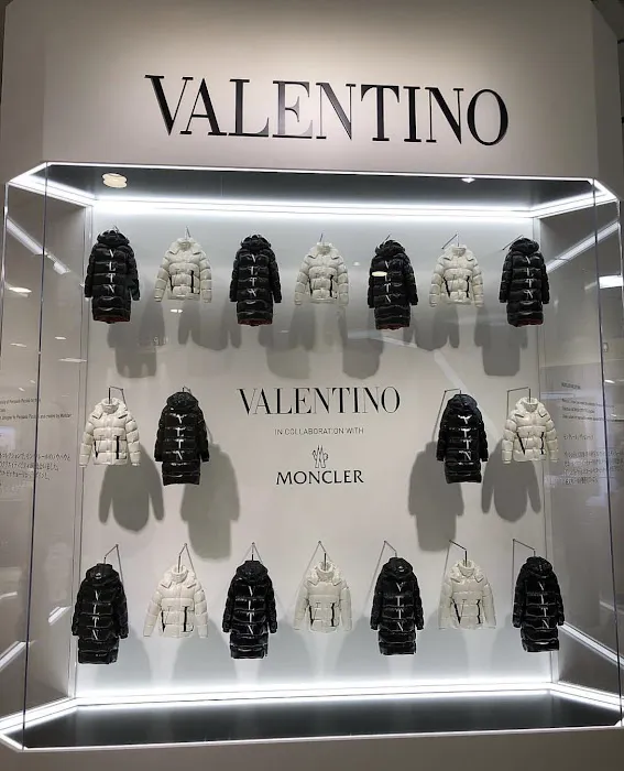 Moncler 6