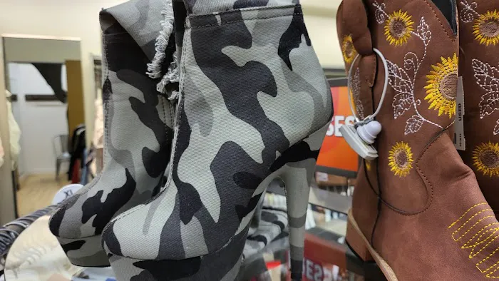 Buffalo Exchange 0