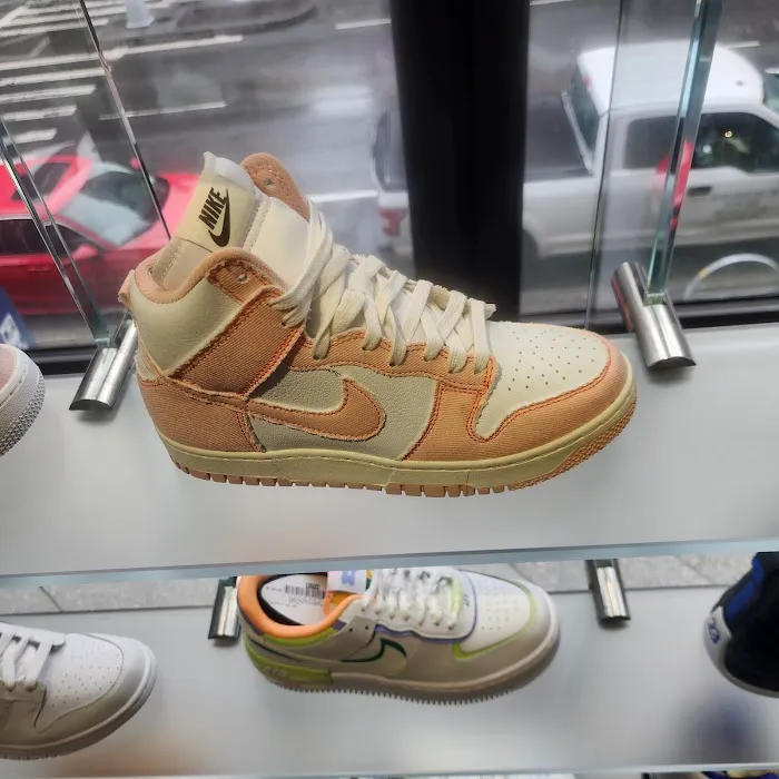 Kith Manhattan Temporary 5