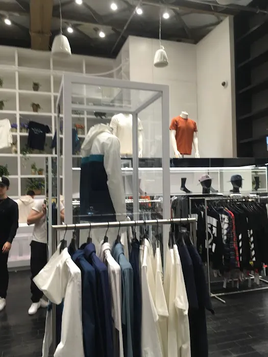 Kith Manhattan Temporary 8
