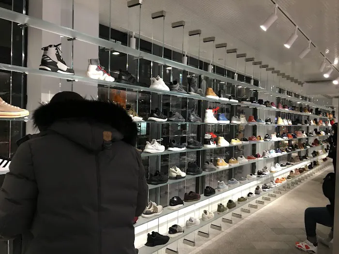 Kith Manhattan Temporary 7
