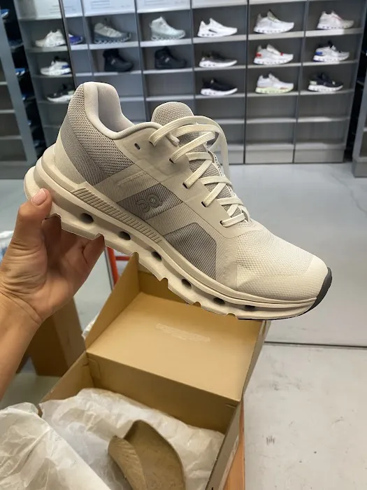 On Store NYC Lafayette 9