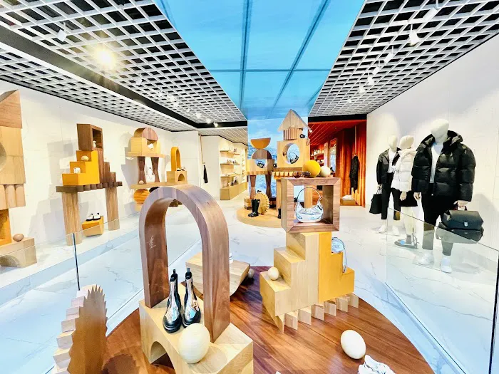 Bally Store 7