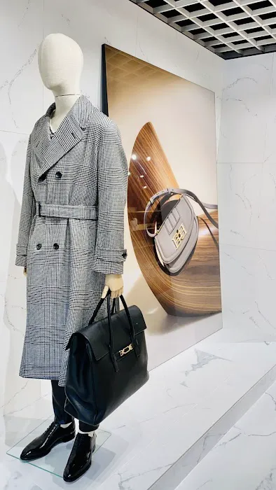 Bally Store 8