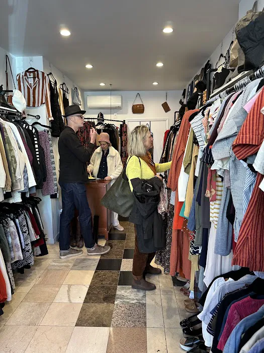 Annie's Thrift & Vintage 0