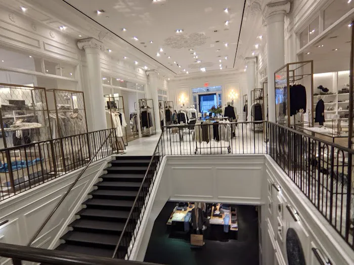 Club Monaco 8