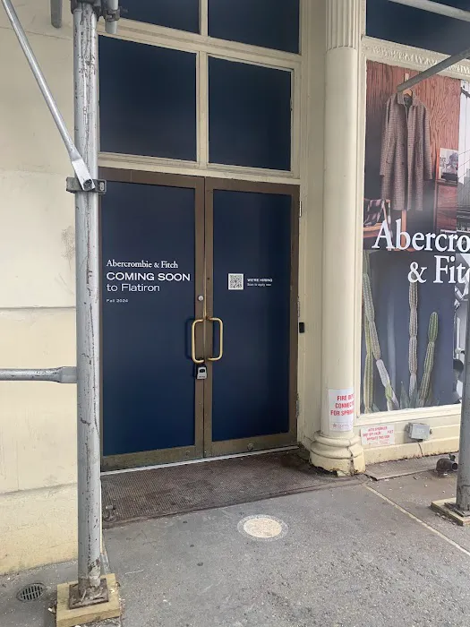 Abercrombie & Fitch 7