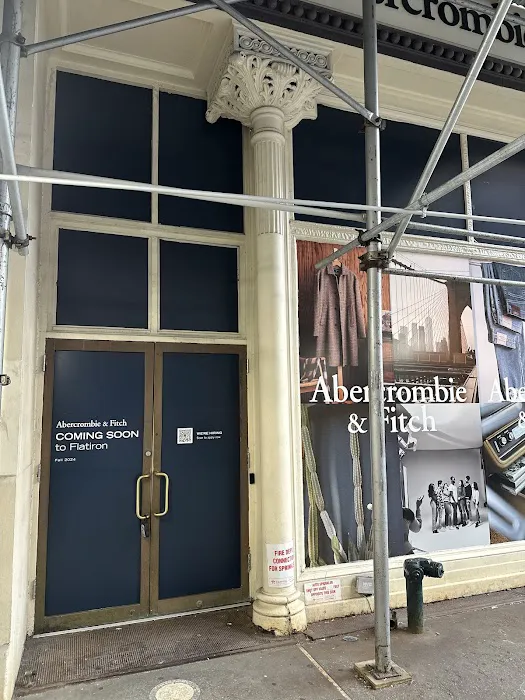 Abercrombie & Fitch 3