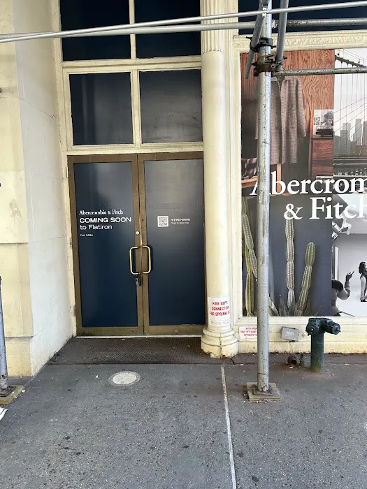 Abercrombie & Fitch 8