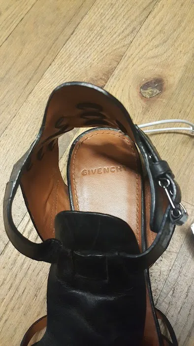 Buffalo Exchange 4