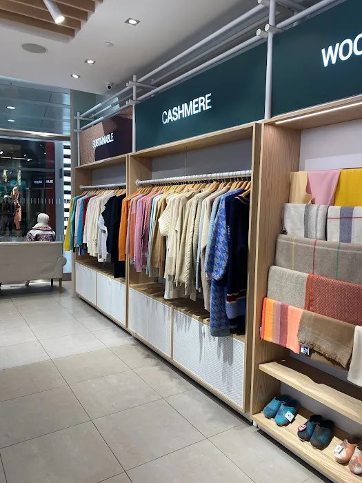 Mongolian Gallery Cashmere store 4