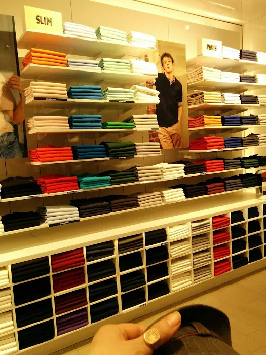 Lacoste *Closed* 1