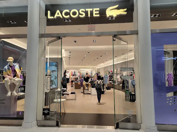 Lacoste *Closed* 3