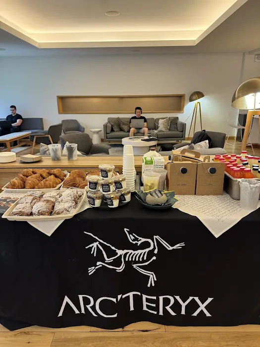 Arc'teryx Brookfield Place 1