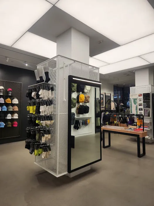 Arc'teryx Brookfield Place 0