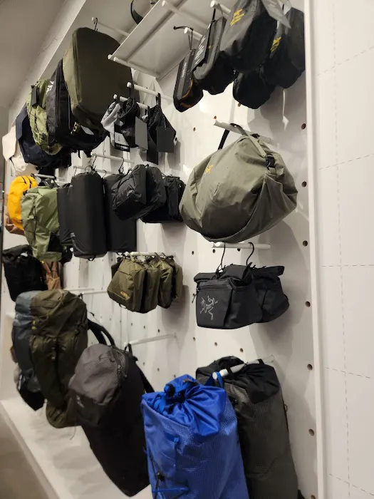 Arc'teryx Brookfield Place 7