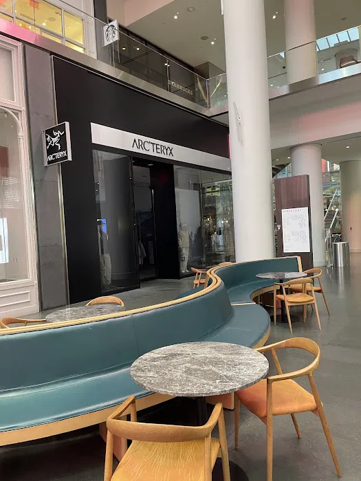 Arc'teryx Brookfield Place 4