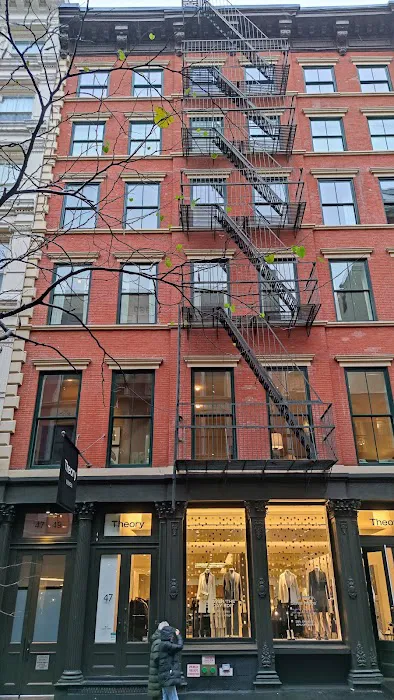 Theory SoHo 9