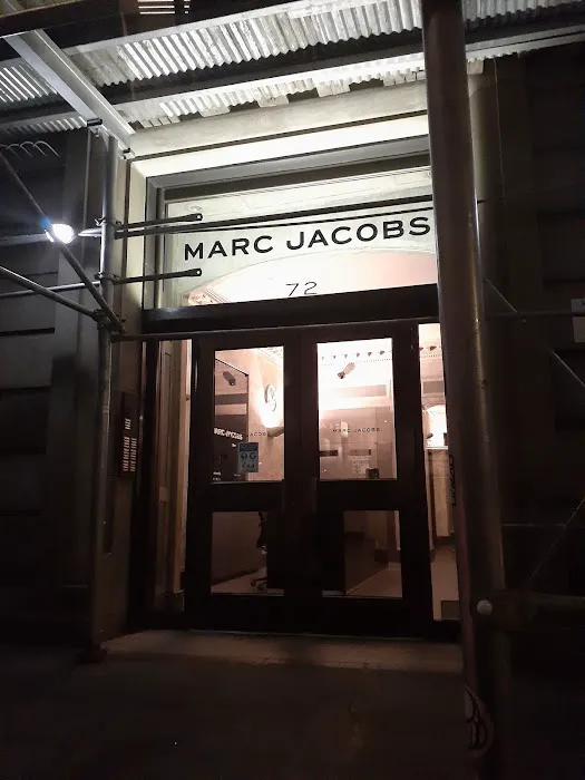 Marc Jacobs International 0