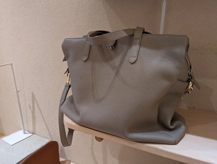 Cuyana 8
