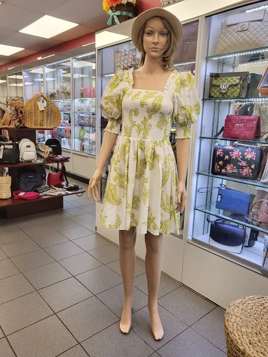 Lyra Boutique 4