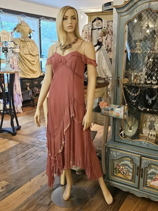 La Maison Rouge Boutique 3