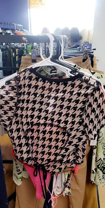 P31 Clothing, Beauty Supply and Hair Design 4