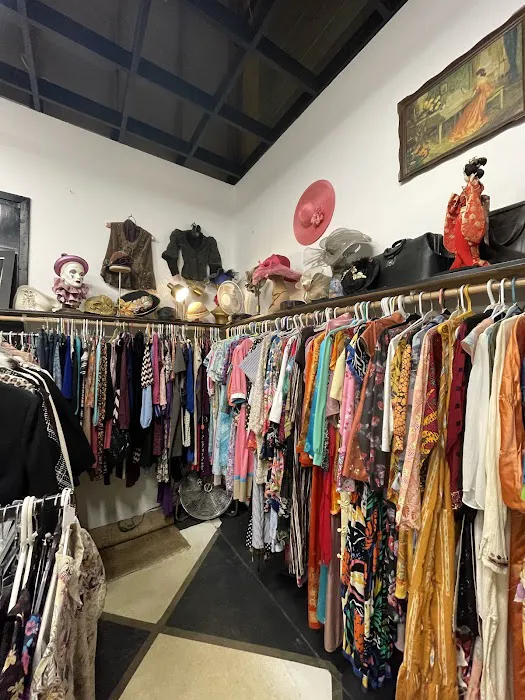 Henrietta's Vintage Clothing Out Of The Past 0