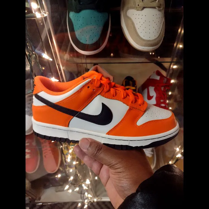SneakerVille Urban Boutique 7
