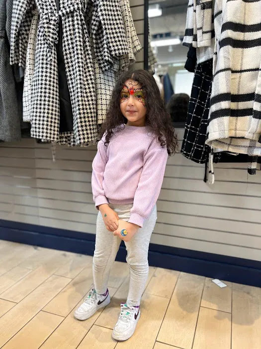 Urban Modesty Staten Island Mall 9