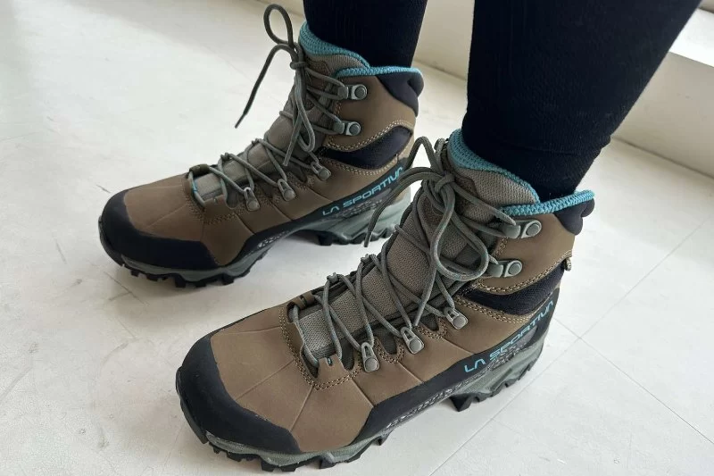 Best Lightweight Hiking Boots for Women That Combine Comfort and Performance